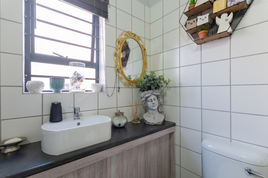 2 Bedroom Property for Sale in Velddrif Western Cape